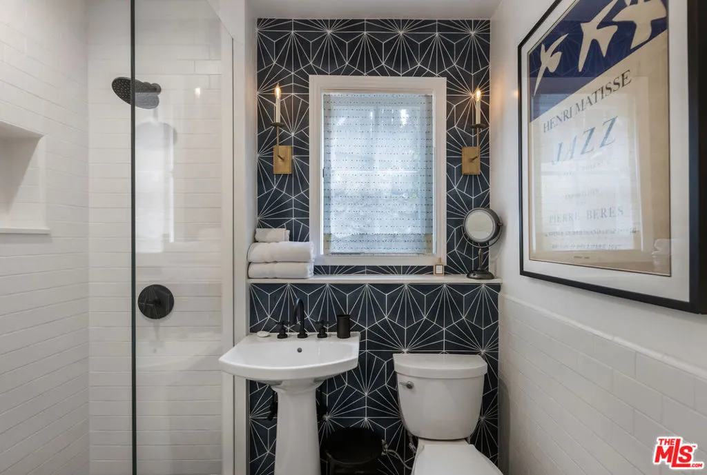 2910 N Beachwood Drive, Los Angeles, California 90068 home-pic-29